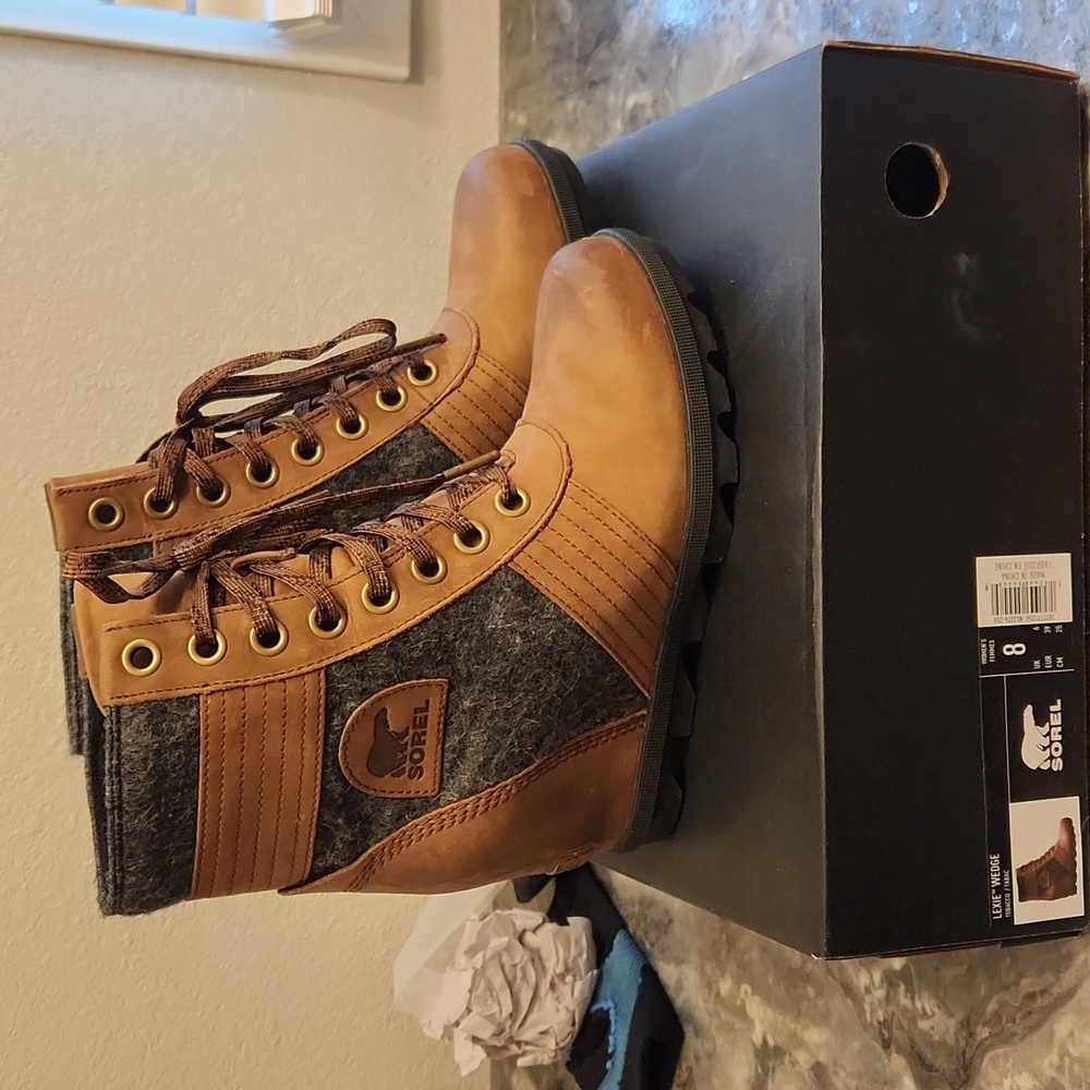 Sorel Womens Charcoal And Tan Sorel Boots